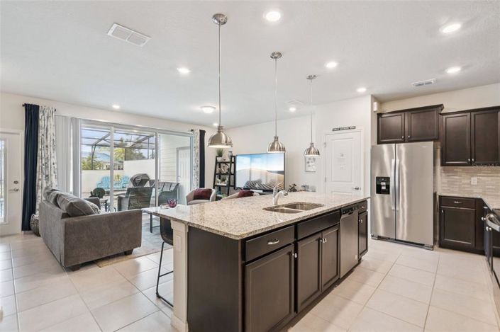 Image No.8-5 Bed Townhouse for sale