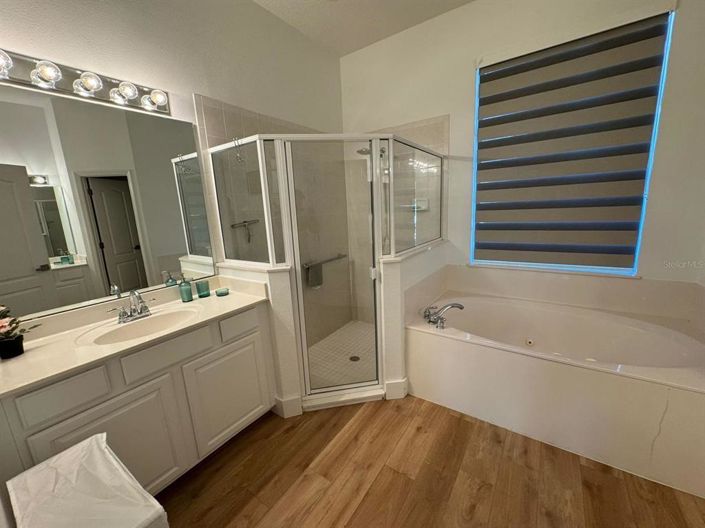 Image No.17-4 Bed Property for sale