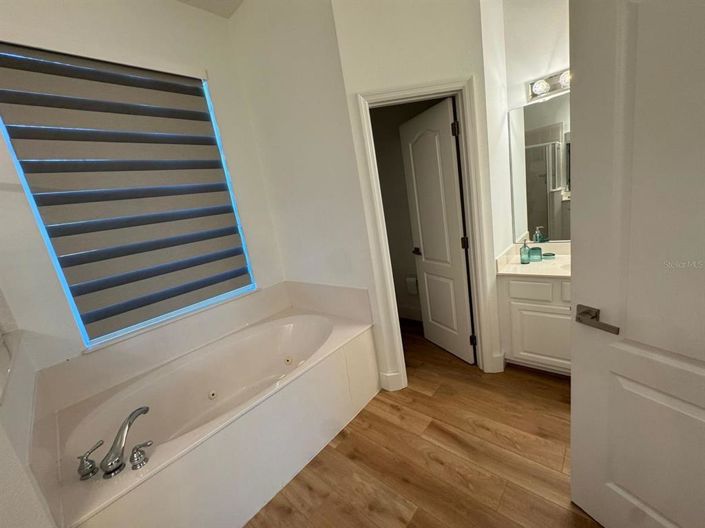 Image No.20-4 Bed Property for sale