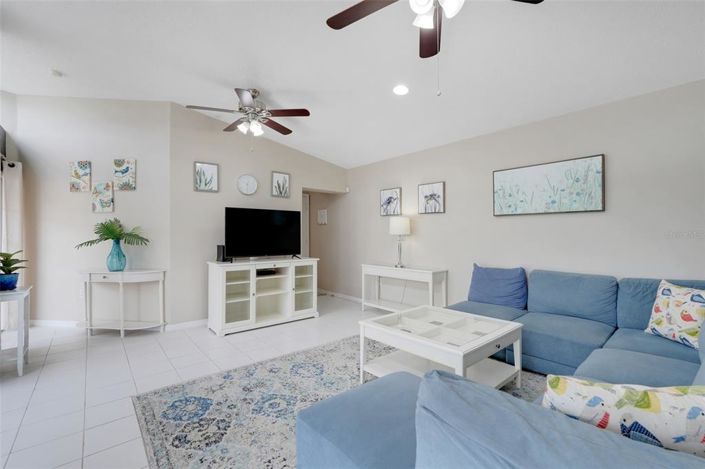 Image No.10-5 Bed Property for sale