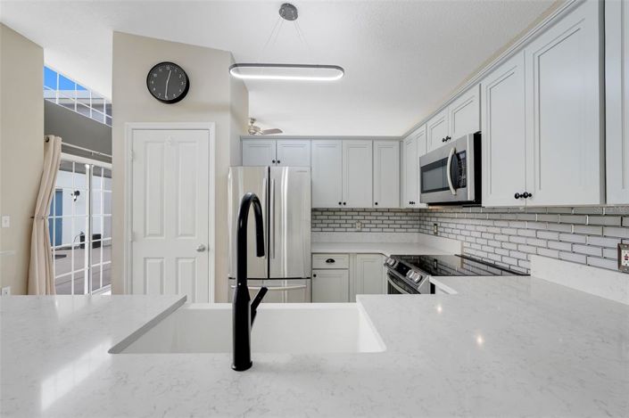 Image No.13-5 Bed Property for sale