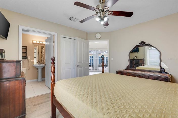 Image No.23-5 Bed Property for sale