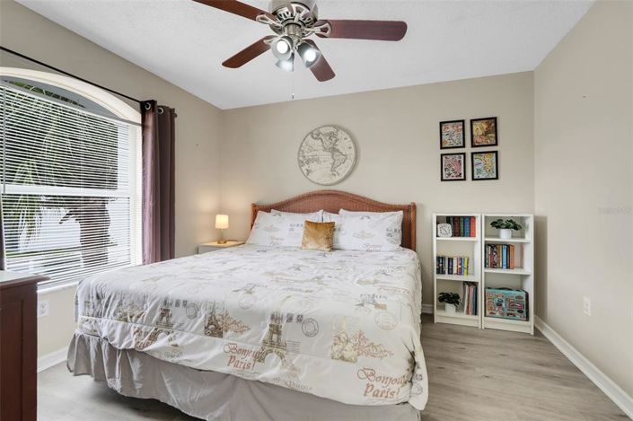 Image No.36-5 Bed Property for sale