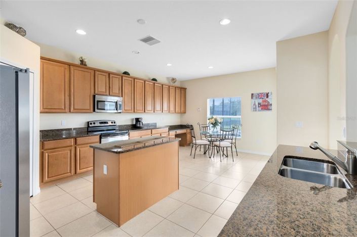 Image No.14-6 Bed Property for sale