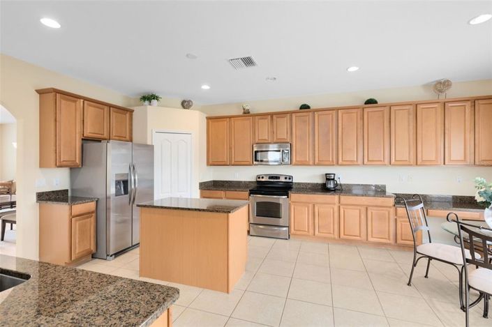 Image No.15-6 Bed Property for sale