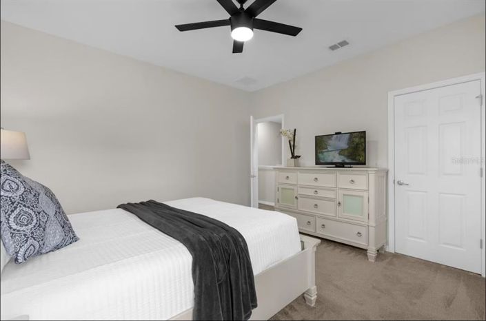 Image No.30-6 Bed Property for sale