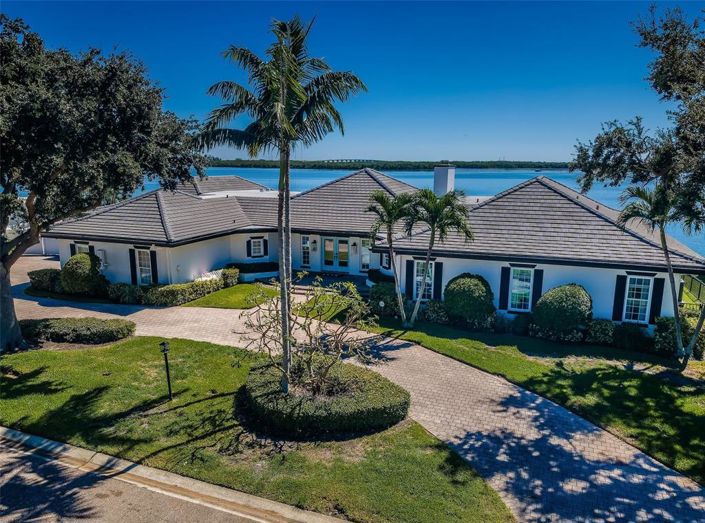 Image No.1-4 Bed Property for sale