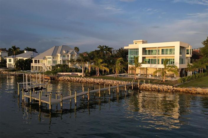 Image No.10-6 Bed Property for sale