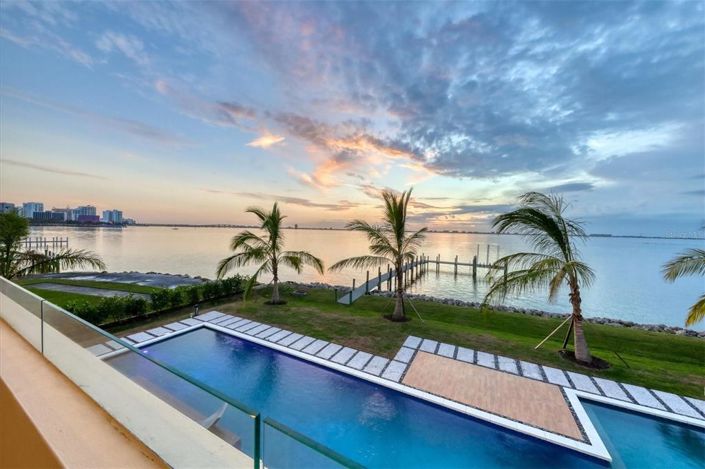 Image No.20-6 Bed Property for sale