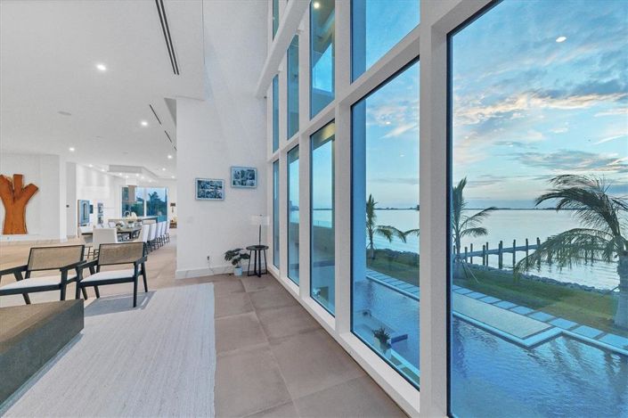 Image No.24-6 Bed Property for sale