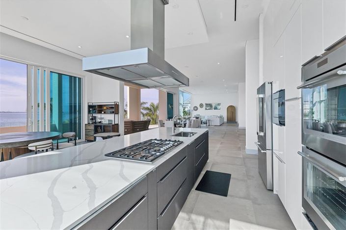 Image No.29-6 Bed Property for sale