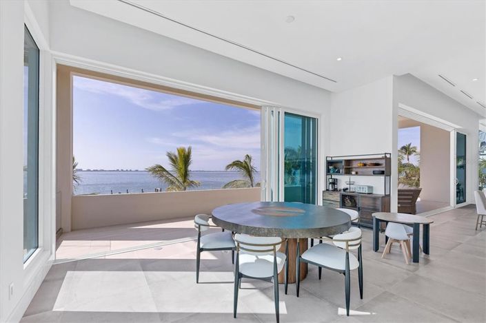 Image No.31-6 Bed Property for sale