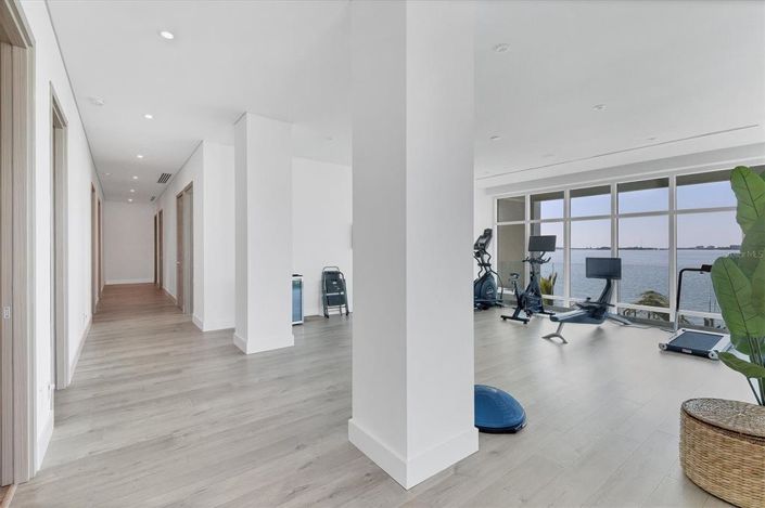 Image No.34-6 Bed Property for sale