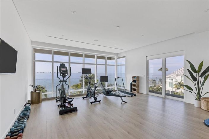 Image No.35-6 Bed Property for sale