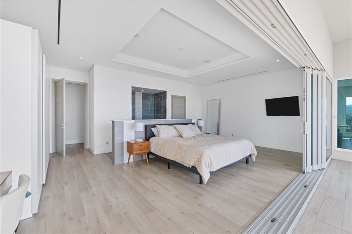 Image No.43-6 Bed Property for sale