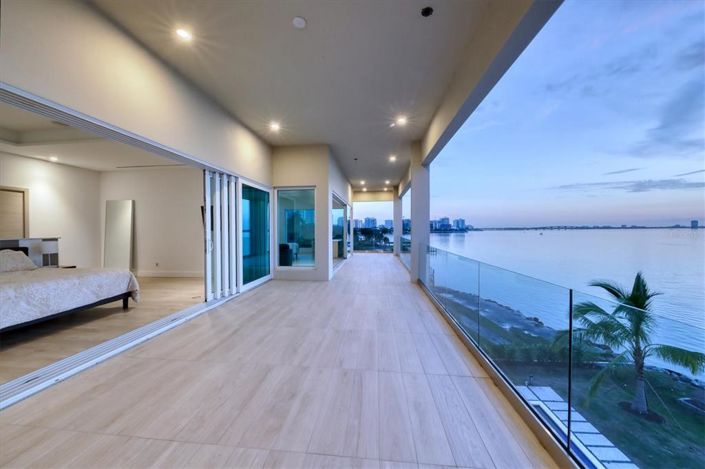 Image No.45-6 Bed Property for sale