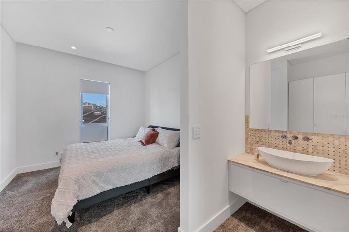 Image No.49-6 Bed Property for sale