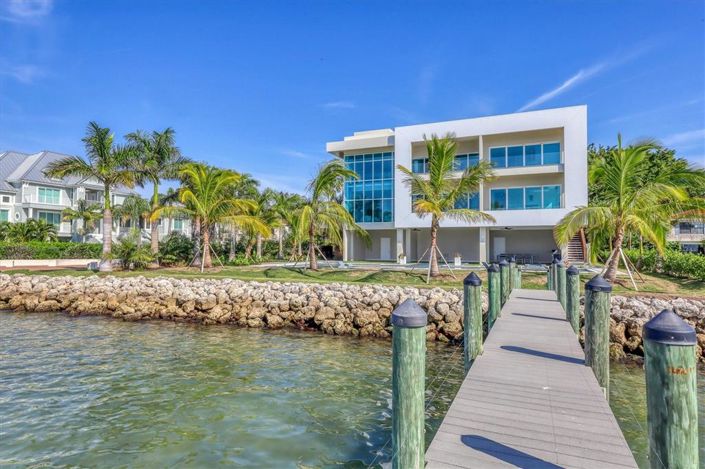 Image No.5-6 Bed Property for sale