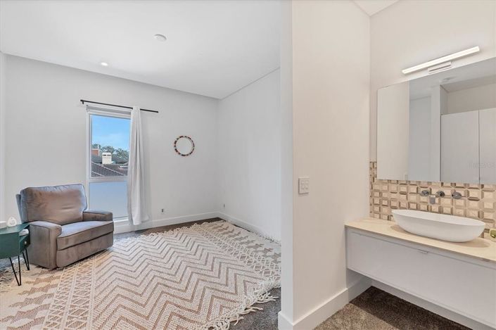 Image No.51-6 Bed Property for sale