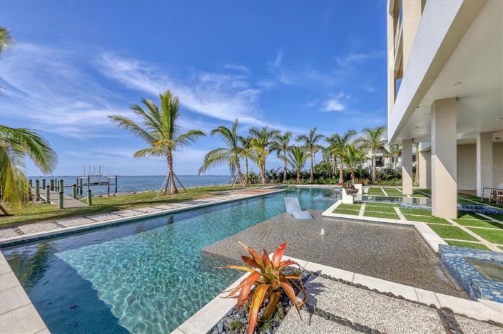 Image No.7-6 Bed Property for sale