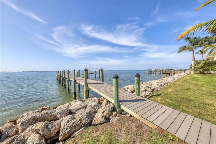 Image No.8-6 Bed Property for sale