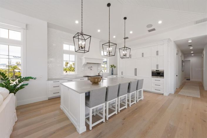 Image No.11-5 Bed Property for sale