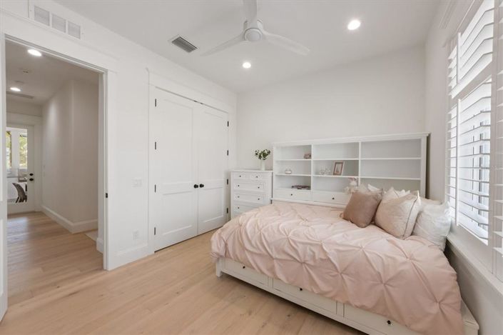 Image No.24-5 Bed Property for sale