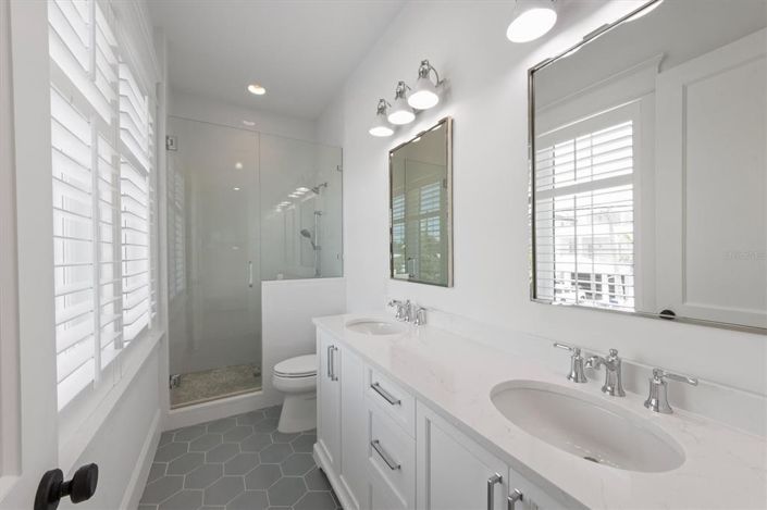 Image No.25-5 Bed Property for sale