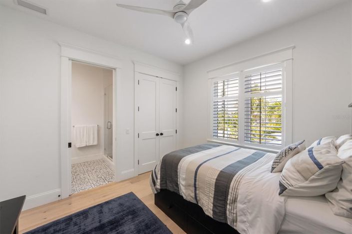 Image No.27-5 Bed Property for sale