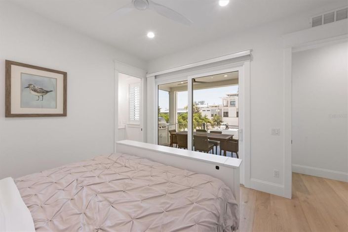 Image No.30-5 Bed Property for sale