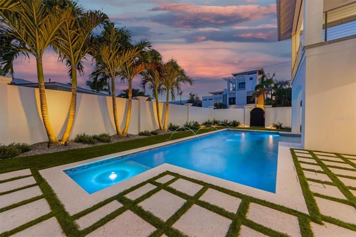 Image No.4-5 Bed Property for sale