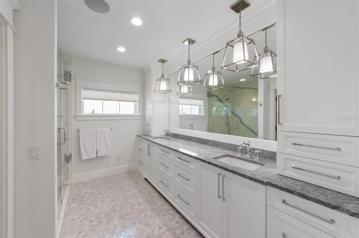 Image No.42-5 Bed Property for sale