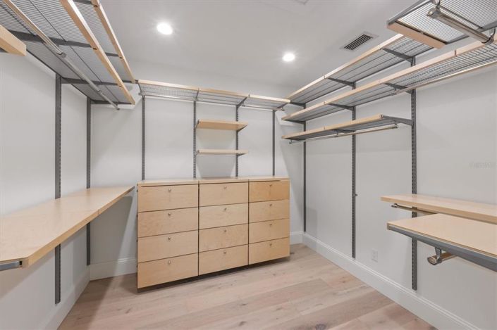 Image No.44-5 Bed Property for sale