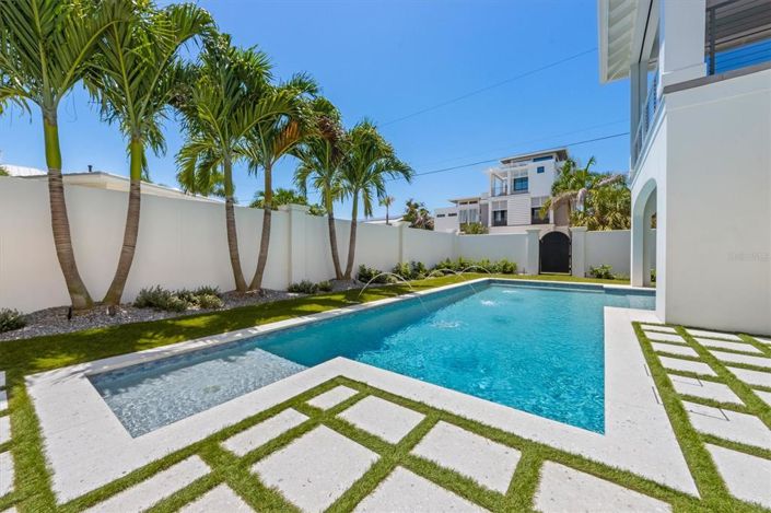 Image No.53-5 Bed Property for sale