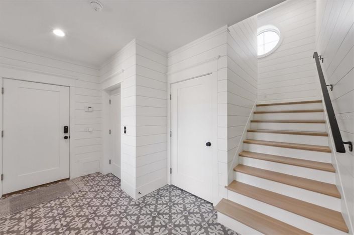 Image No.6-5 Bed Property for sale