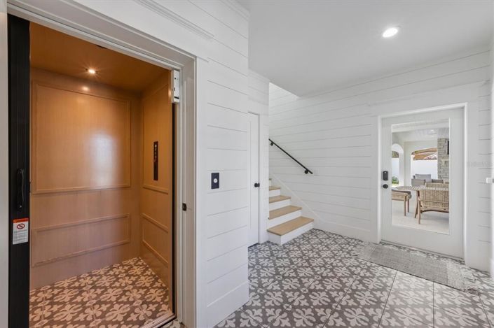 Image No.7-5 Bed Property for sale