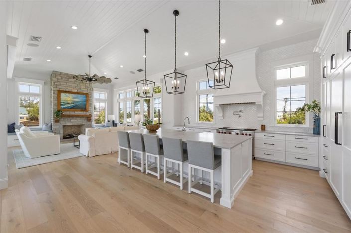 Image No.8-5 Bed Property for sale