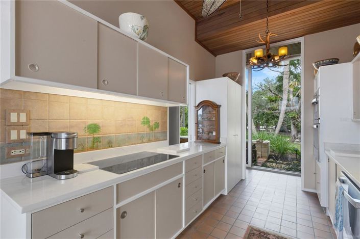 Image No.10-5 Bed Property for sale