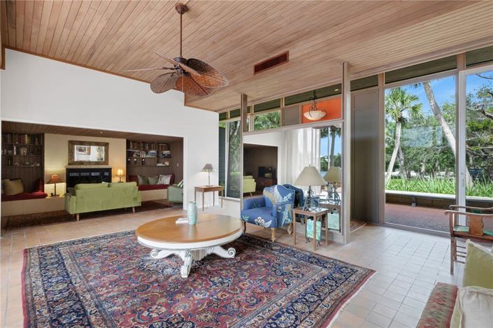 Image No.8-5 Bed Property for sale