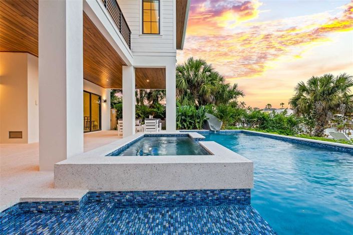 Image No.11-6 Bed Property for sale