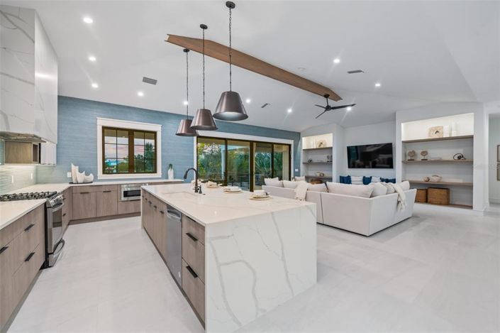 Image No.19-6 Bed Property for sale