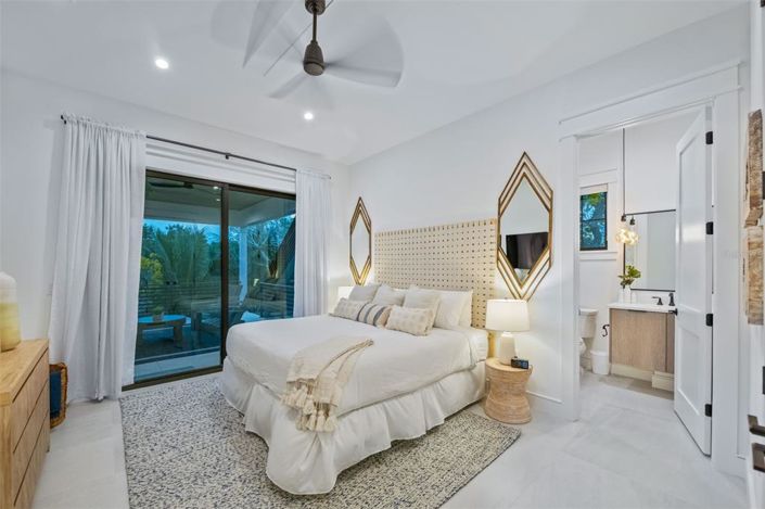 Image No.25-6 Bed Property for sale