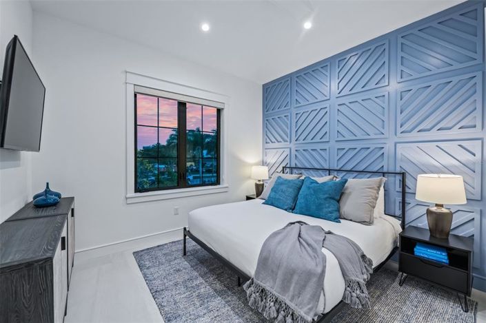 Image No.26-6 Bed Property for sale