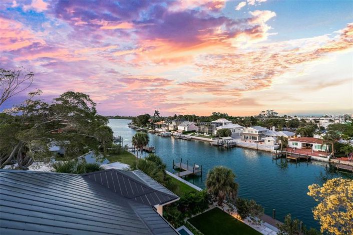 Image No.38-6 Bed Property for sale