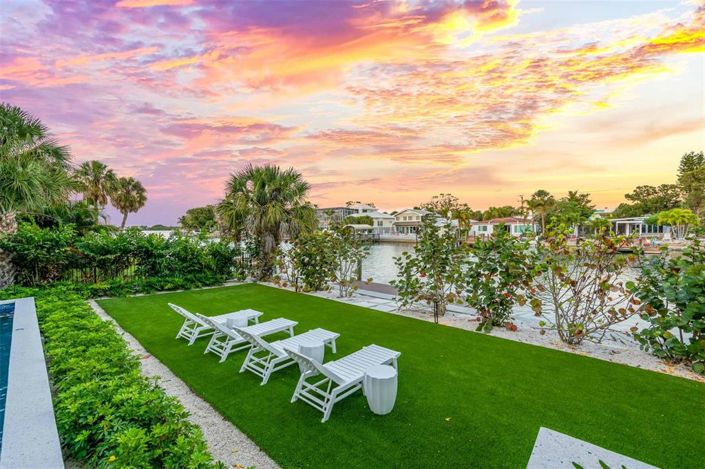 Image No.9-6 Bed Property for sale