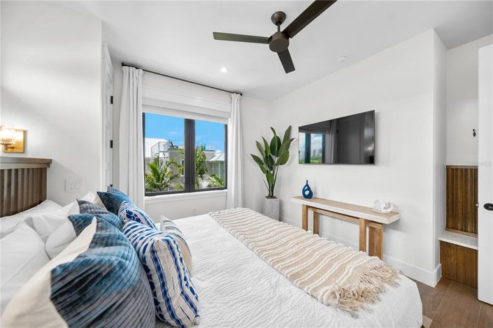 Image No.11-5 Bed Property for sale