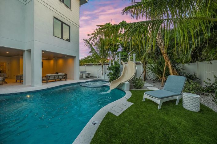 Image No.21-5 Bed Property for sale