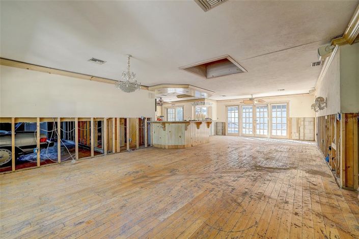 Image No.10-2 Bed Property for sale