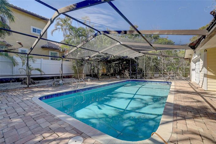 Image No.45-2 Bed Property for sale