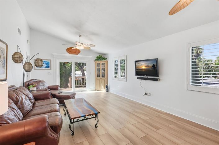 Image No.4-3 Bed Property for sale